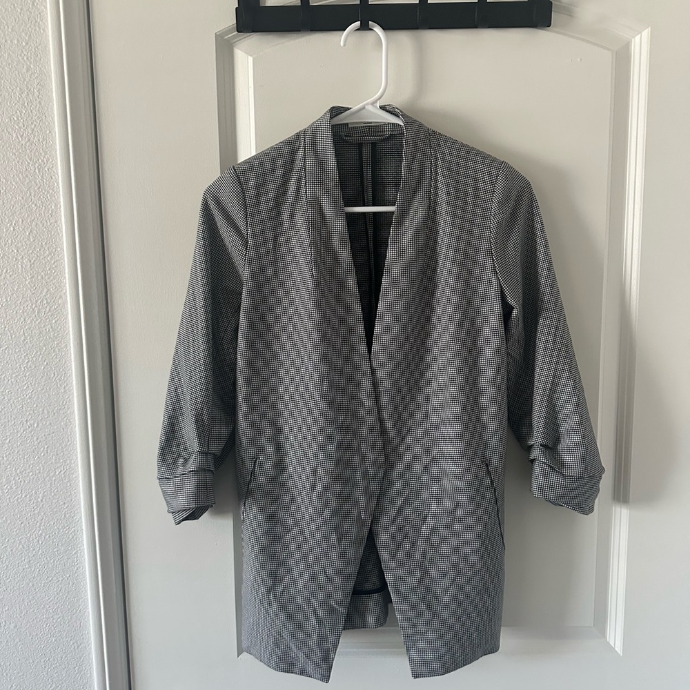Aritzia Babaton 3/4 Power Blazer